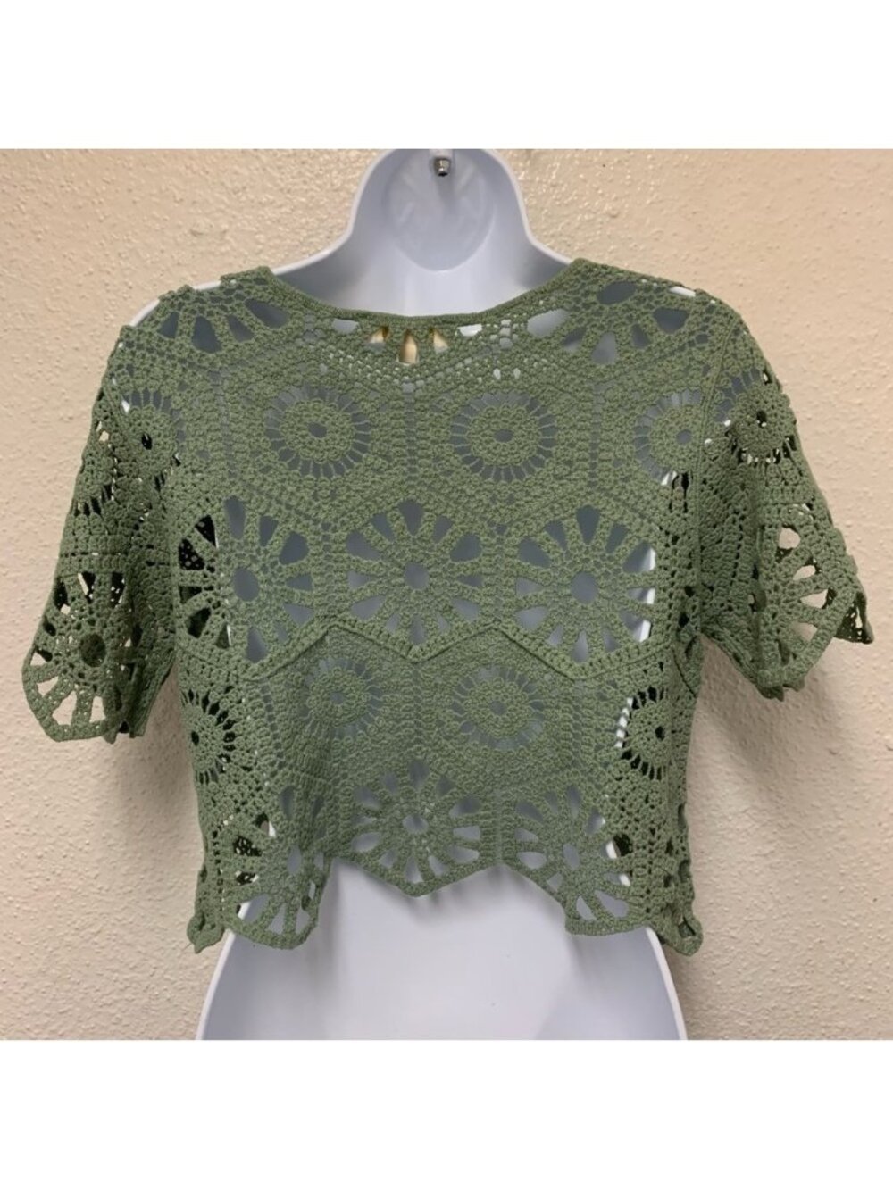 Green Lace Crochet Short Sleeve Crop Top - Picture 2 of 4